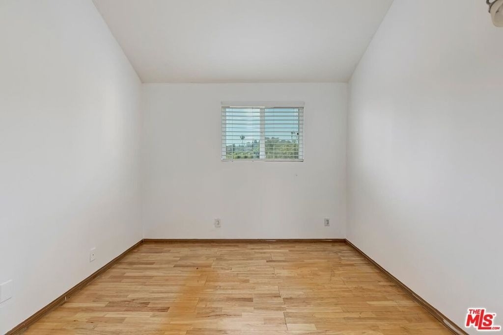 5049 Hesperia Avenue - Photo 29