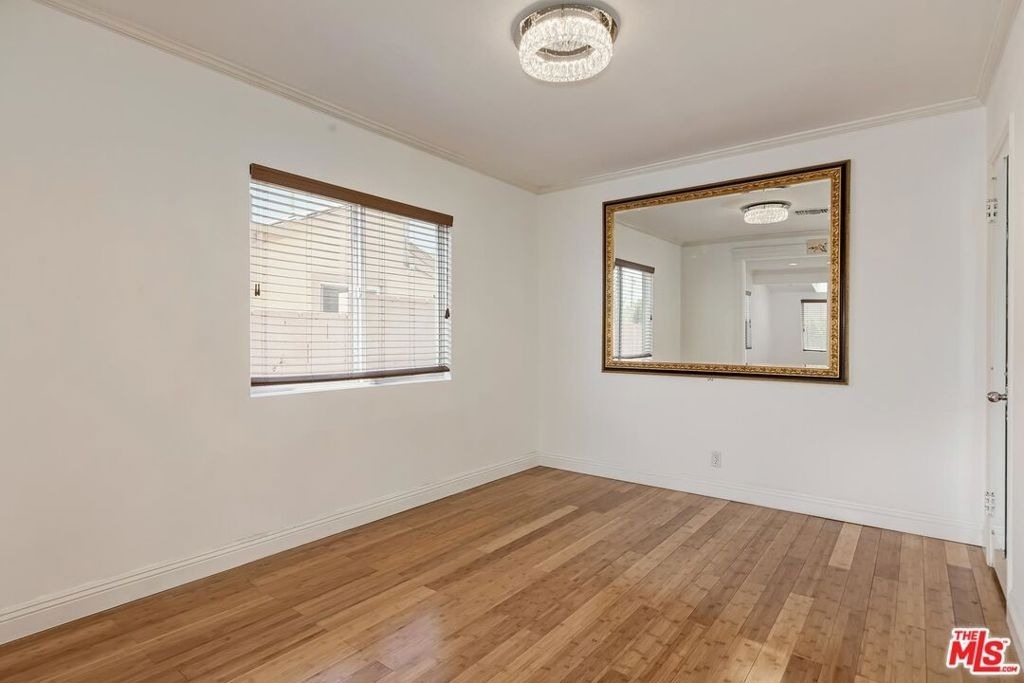 5049 Hesperia Avenue - Photo 9