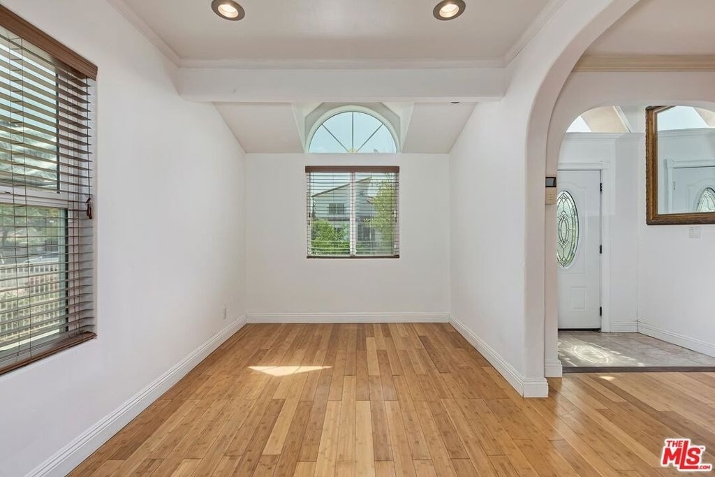 5049 Hesperia Avenue - Photo 11