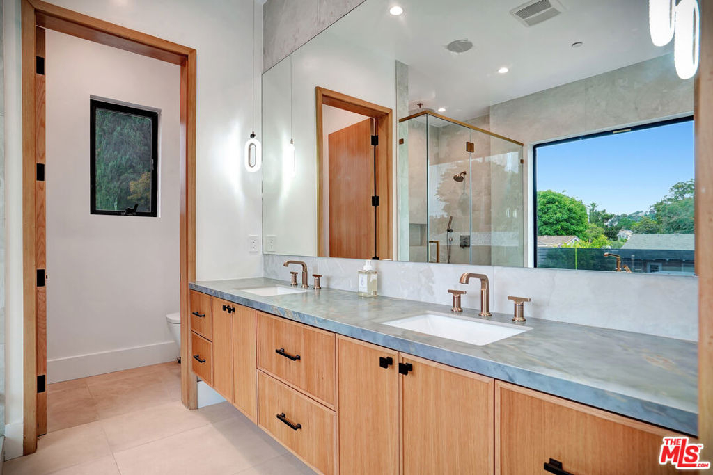 15602 Morrison Street - Photo 26