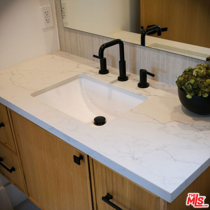 15602 Morrison Street - Photo 38