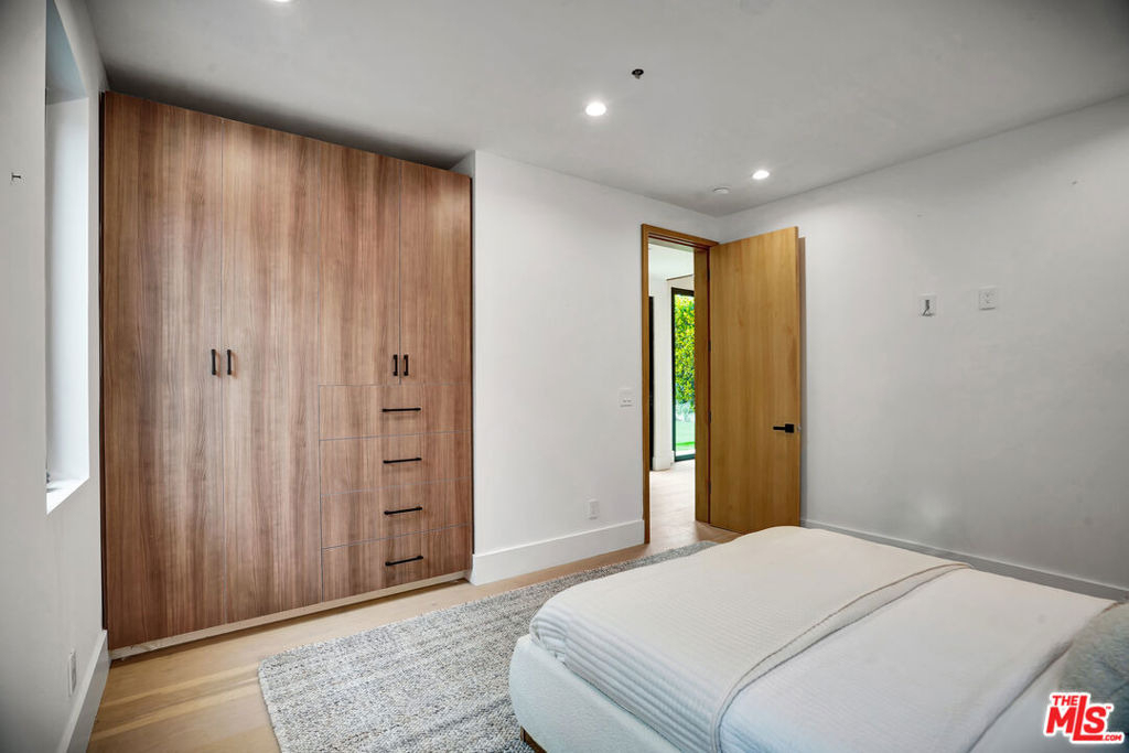 15602 Morrison Street - Photo 45