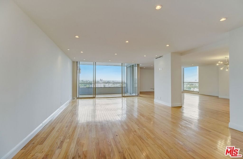 1100 Alta Loma Road - Photo 16