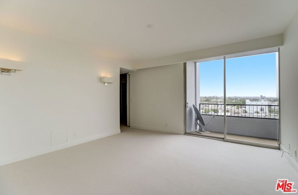 1100 Alta Loma Road - Photo 18