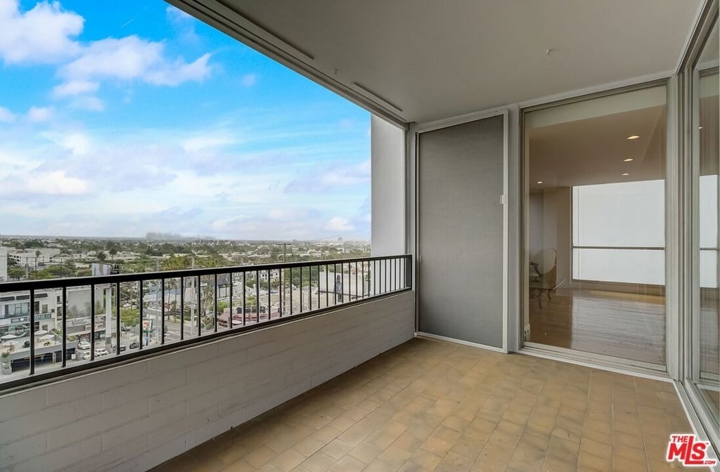 1100 Alta Loma Road - Photo 22