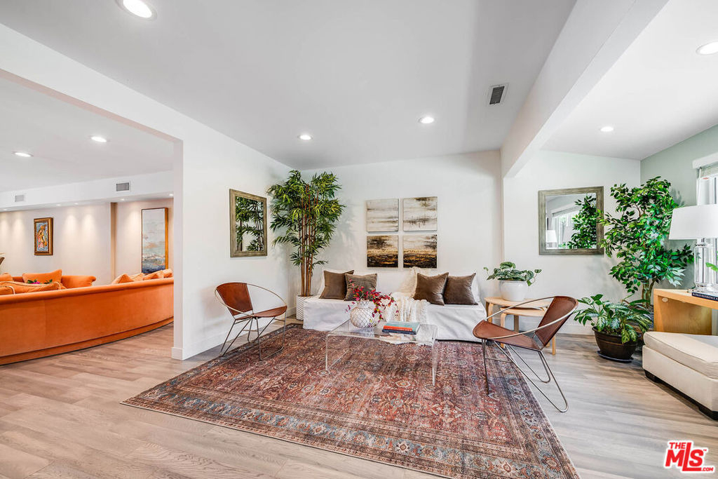 15237 Otsego Street - Photo 8