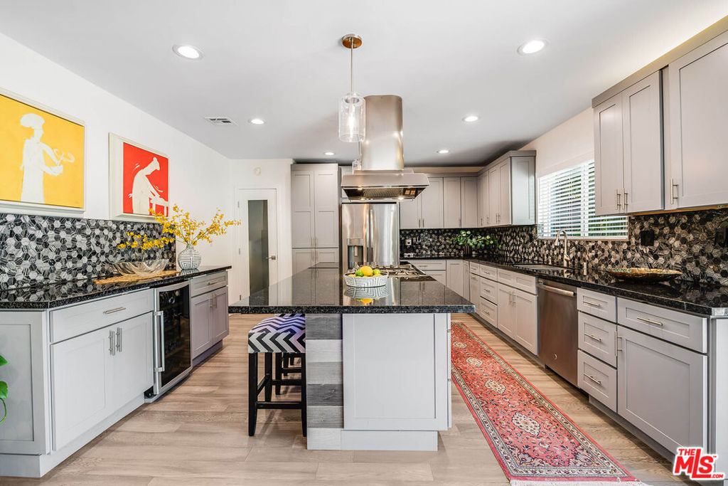 15237 Otsego Street - Photo 18