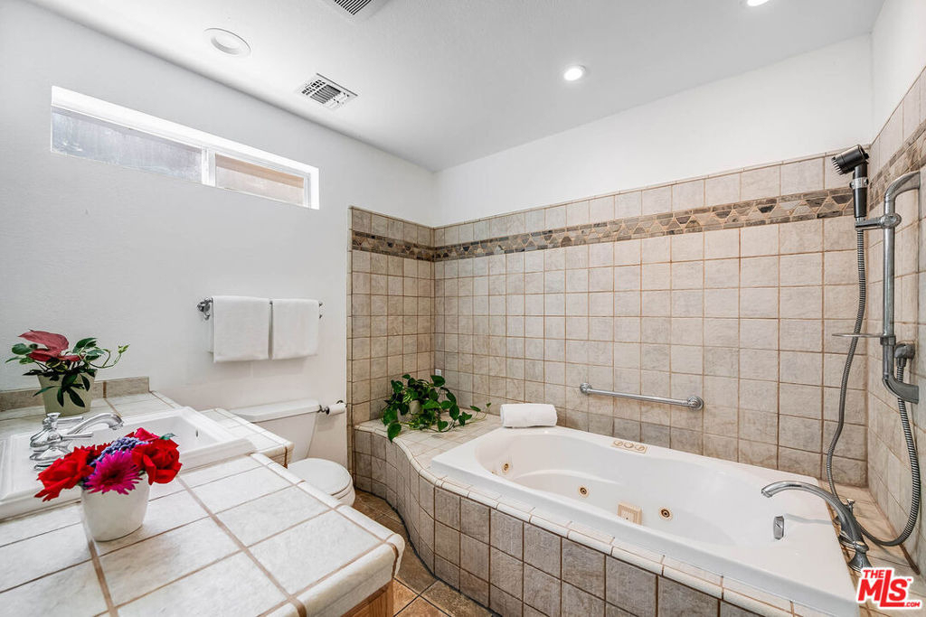 15237 Otsego Street - Photo 40
