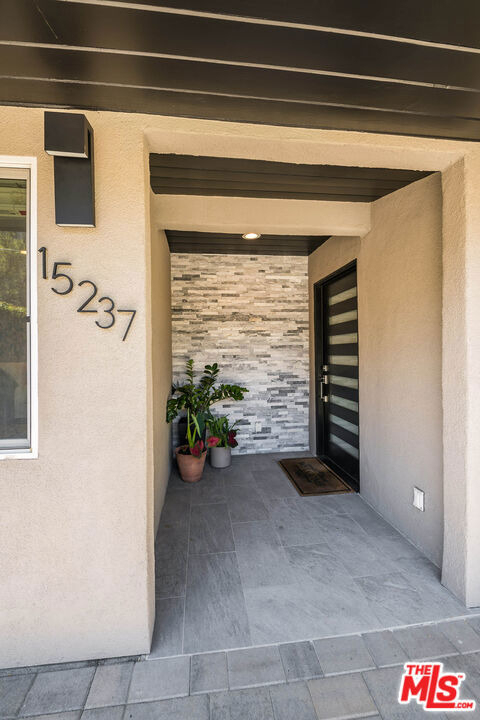 15237 Otsego Street - Photo 7