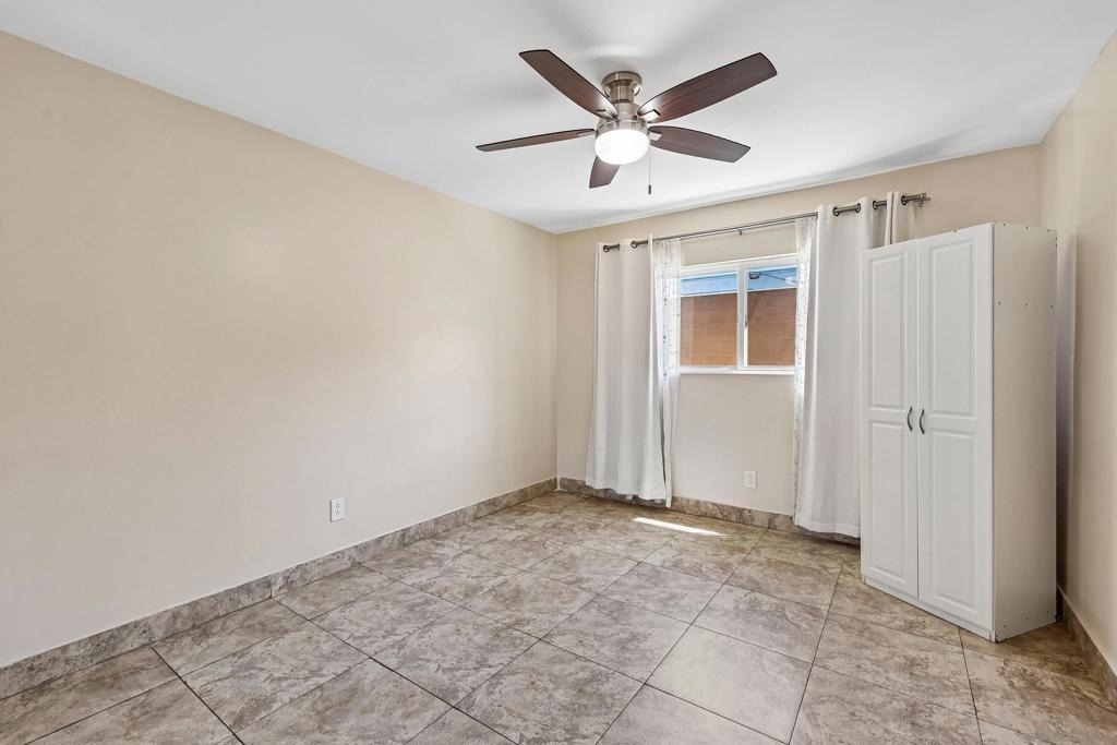 559 Oakdale - Photo 4