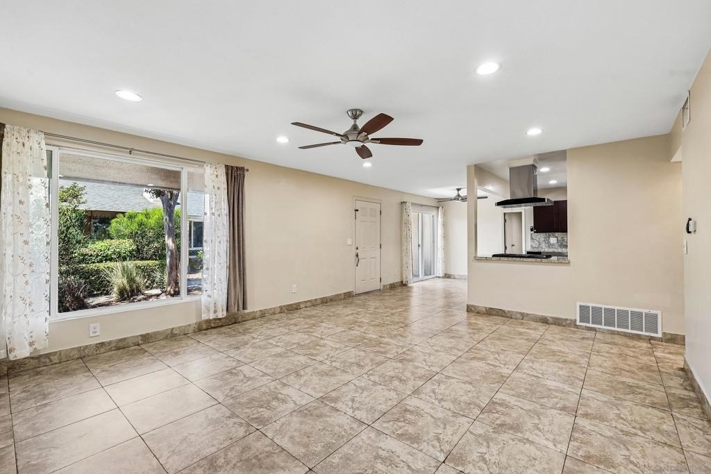 559 Oakdale - Photo 3