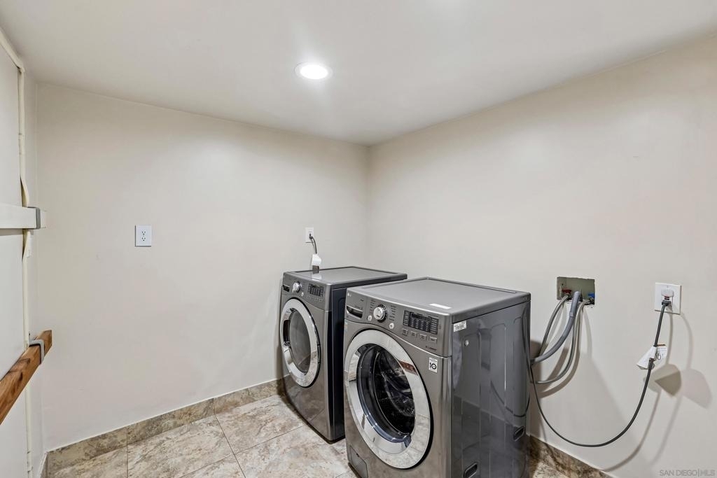 559 Oakdale - Photo 5