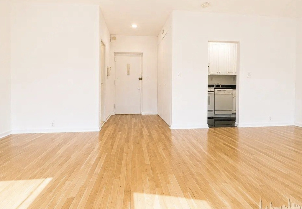  East 12th Street - Photo 3