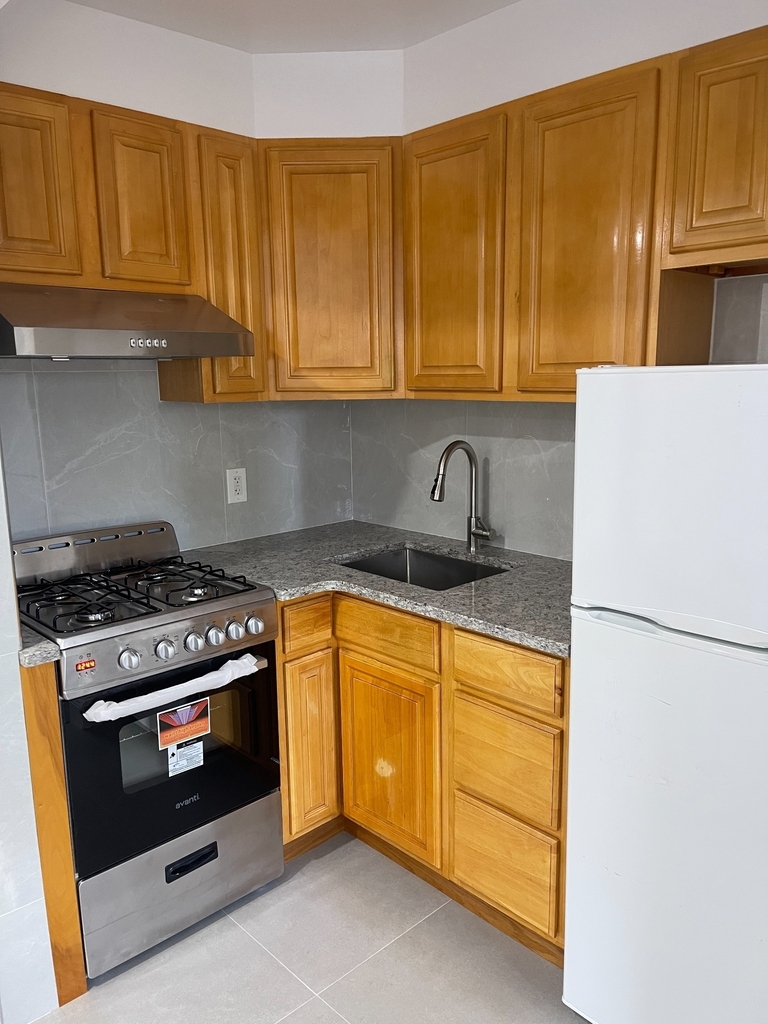 95-20 42nd Avenue - Photo 2