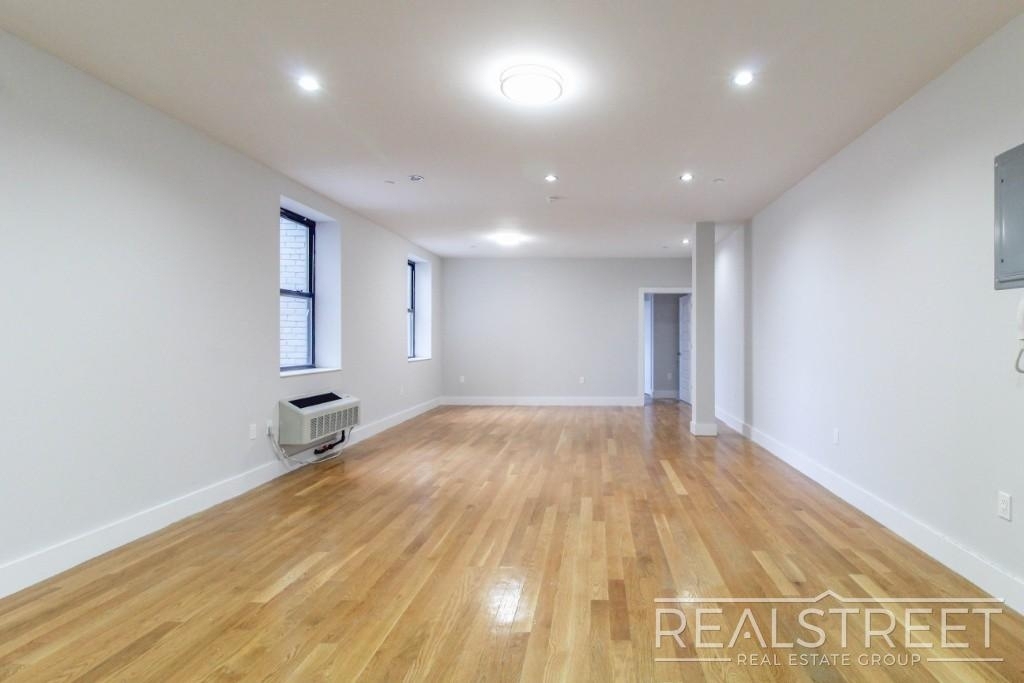 90-02 Queens Blvd - Photo 0