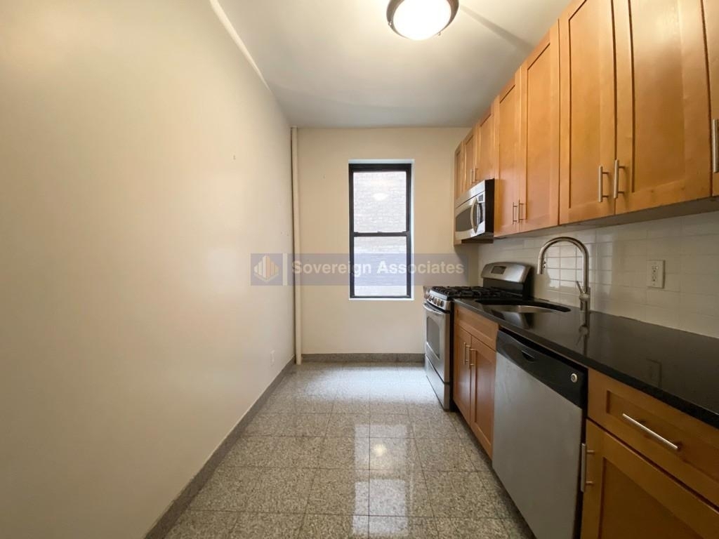 615 Fort Washington Avenue - Photo 2