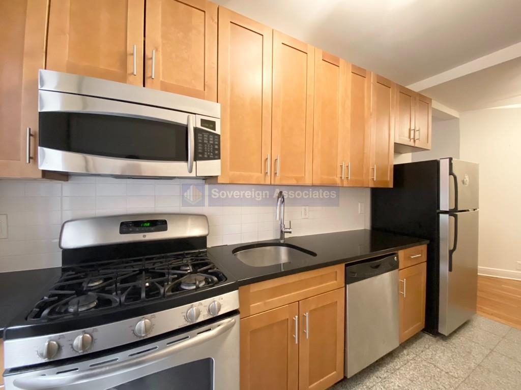 615 Fort Washington Avenue - Photo 4