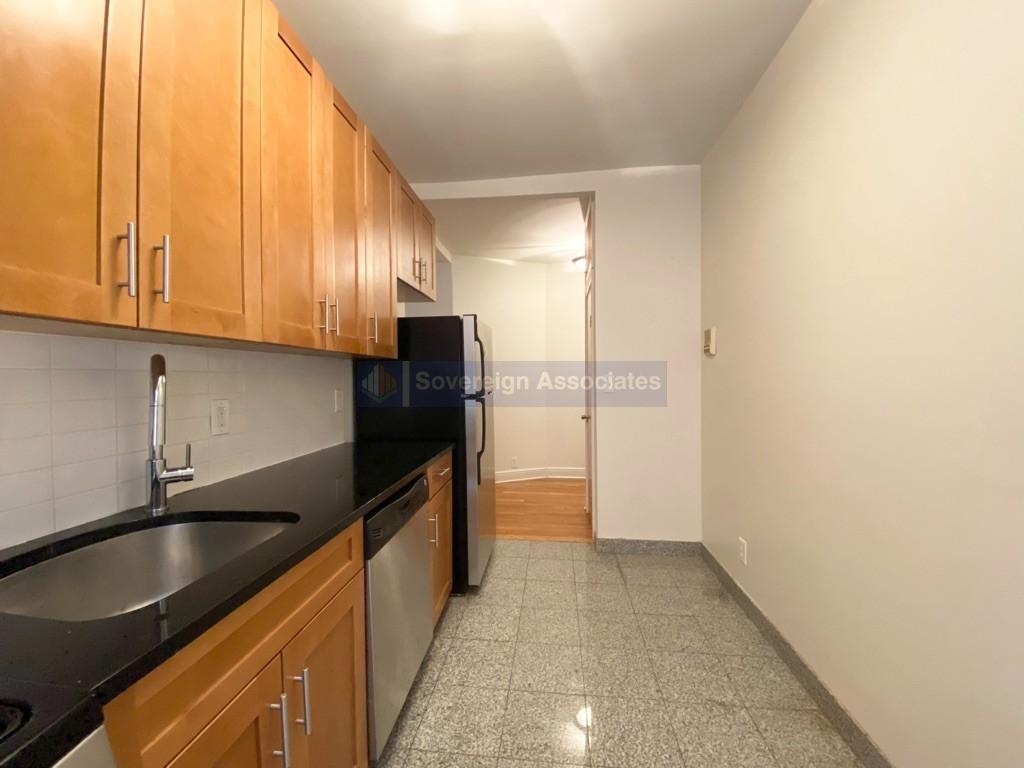 615 Fort Washington Avenue - Photo 3