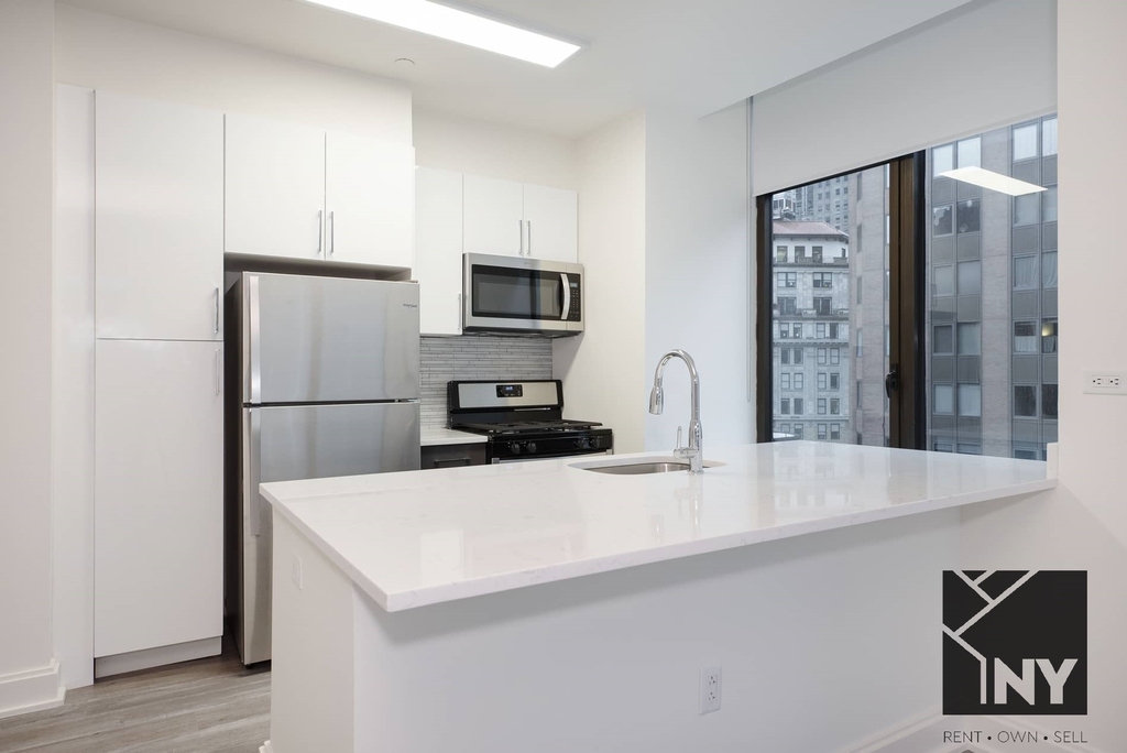 Hanover Square - Photo 1