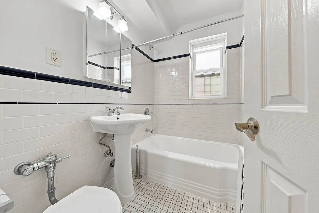 28th Avenue - Photo 11