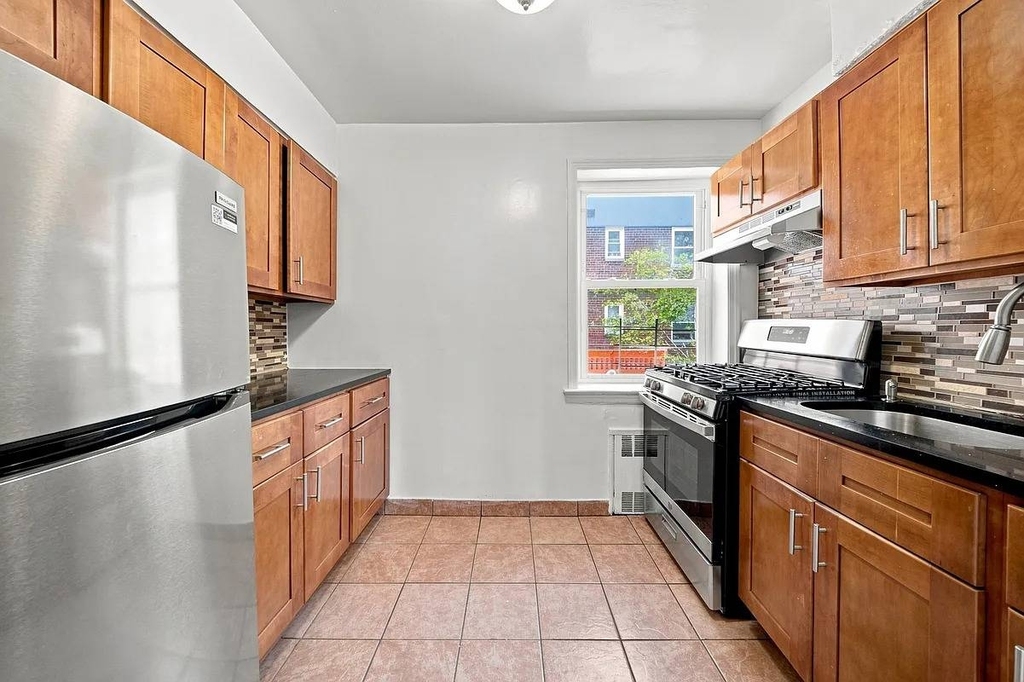 28th Avenue - Photo 9
