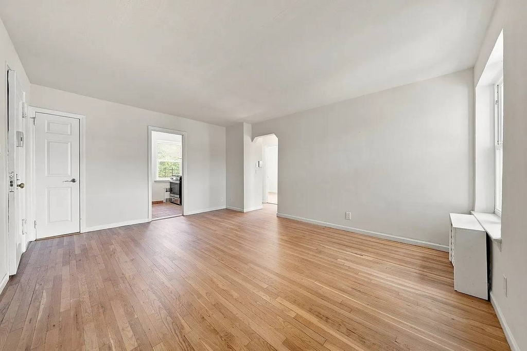 28th Avenue - Photo 1