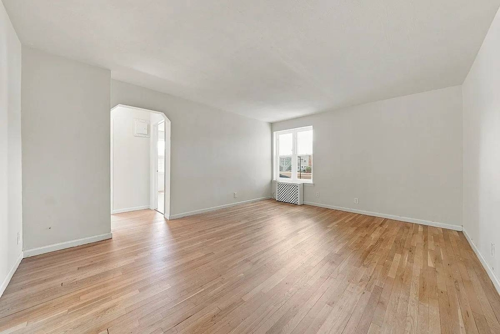 28th Avenue - Photo 2