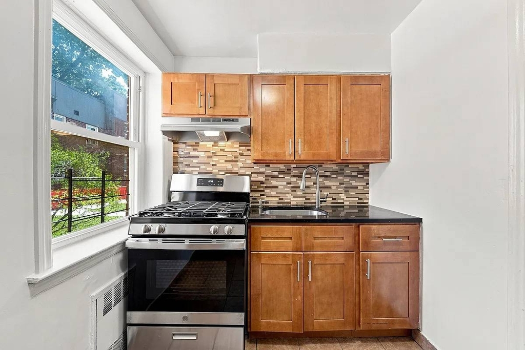 28th Avenue - Photo 10