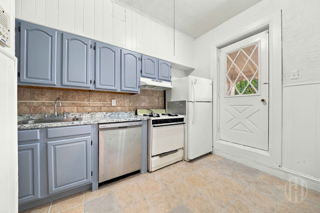 87th Street - Photo 6