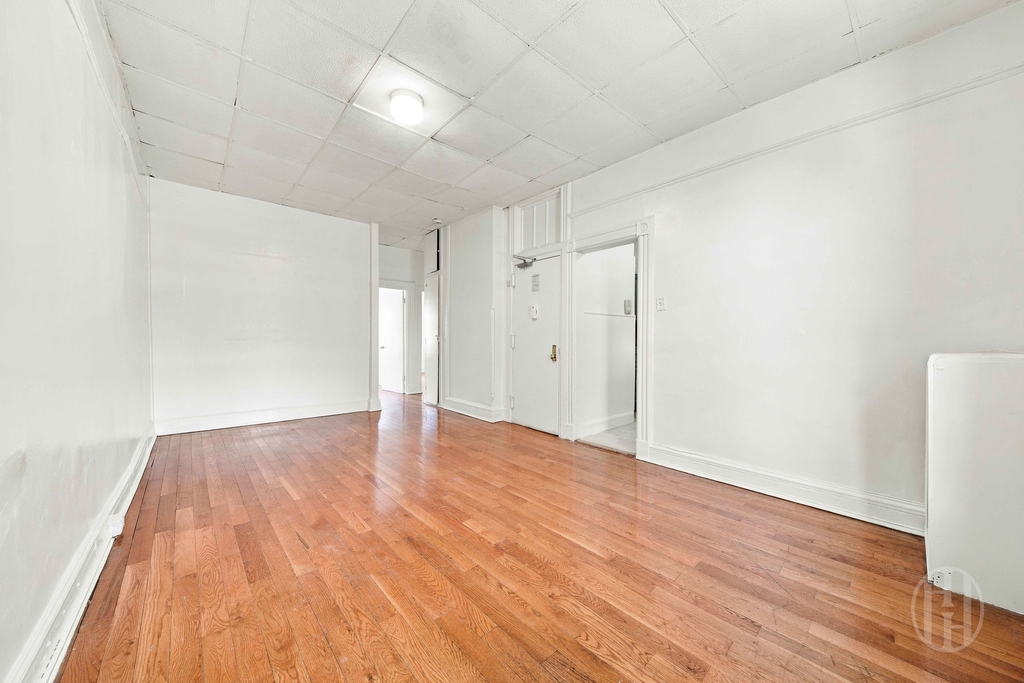 87th Street - Photo 5