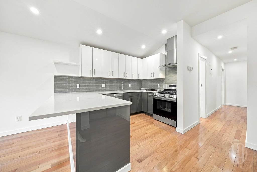 60th Avenue - Photo 10