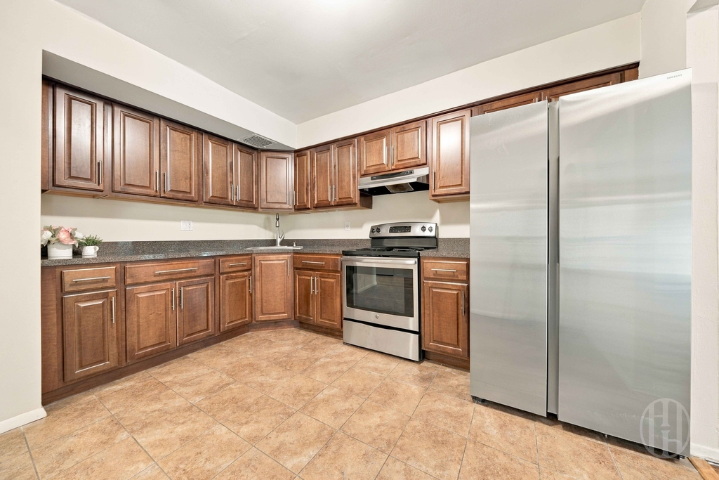 34th Avenue - Photo 14