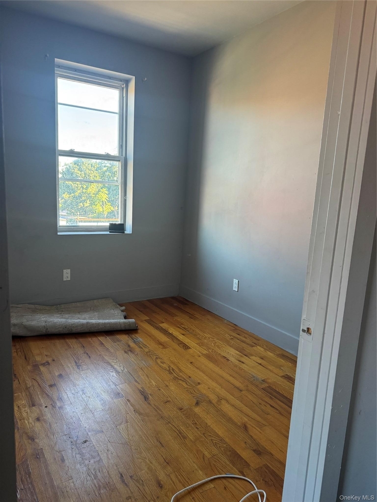 9602 Northern Blvd - Photo 3