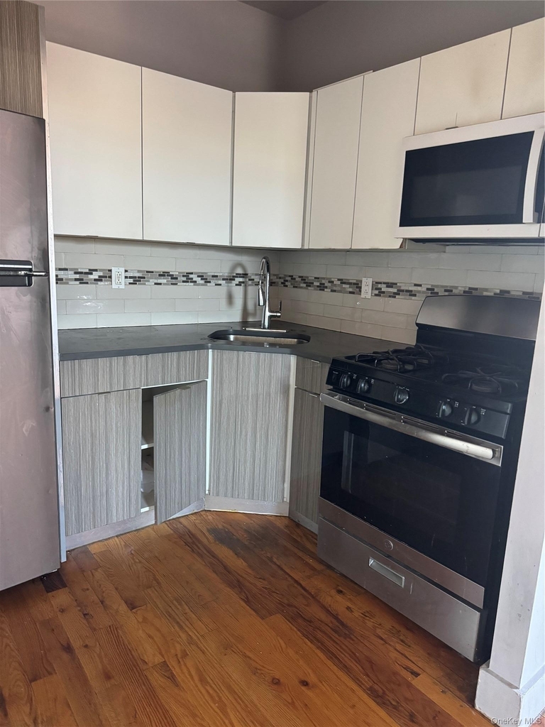 9602 Northern Blvd - Photo 1
