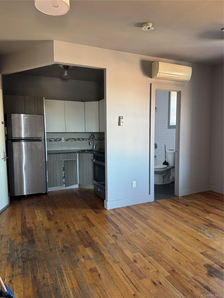 9602 Northern Blvd - Photo 2