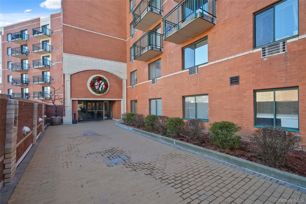 123 Mamaroneck Avenue - Photo 1