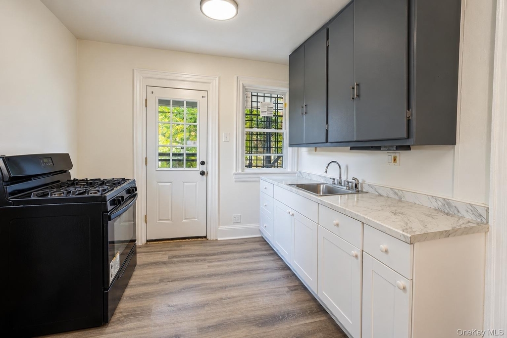 364 Ashford Avenue - Photo 0