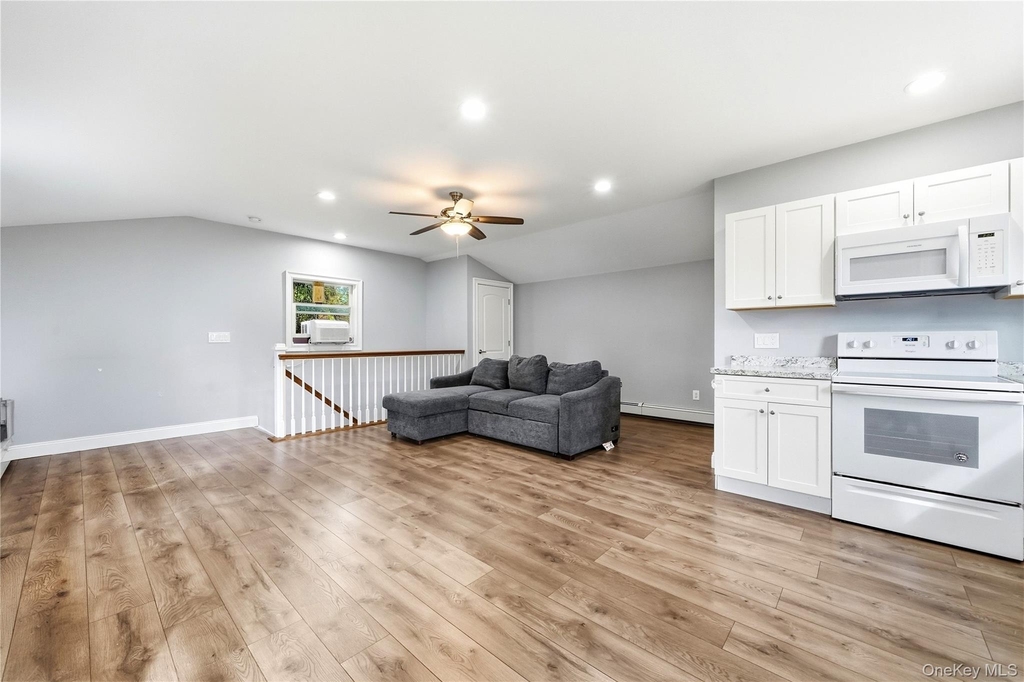 248 Bayview Avenue - Photo 2