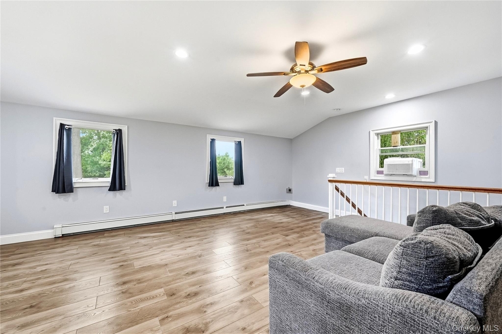 248 Bayview Avenue - Photo 4