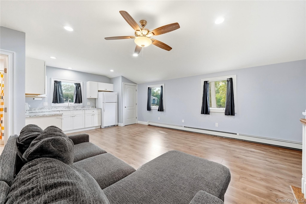 248 Bayview Avenue - Photo 3