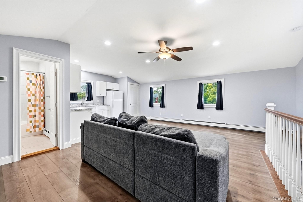 248 Bayview Avenue - Photo 9
