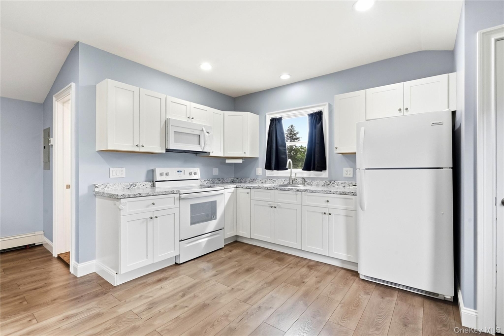 248 Bayview Avenue - Photo 7