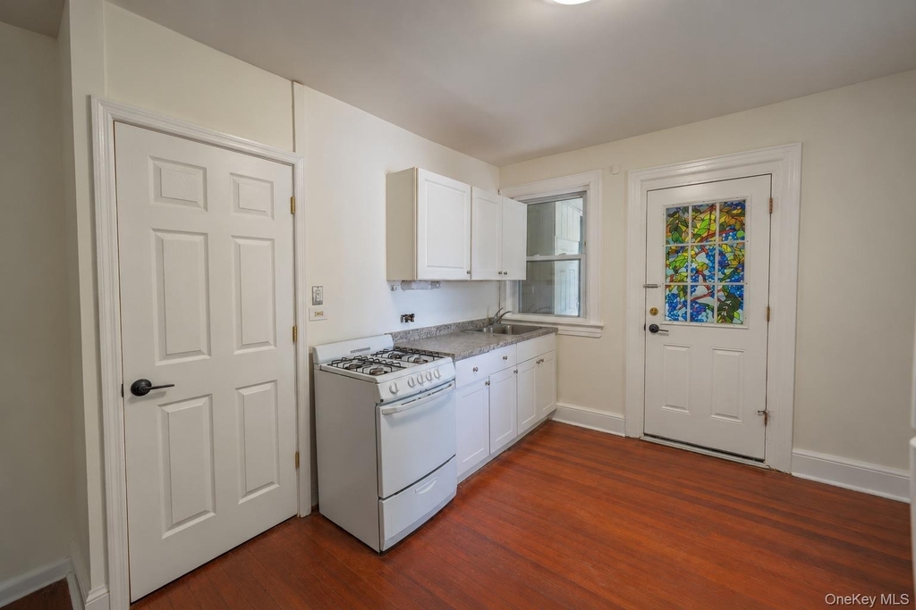 364 Ashford Avenue - Photo 0
