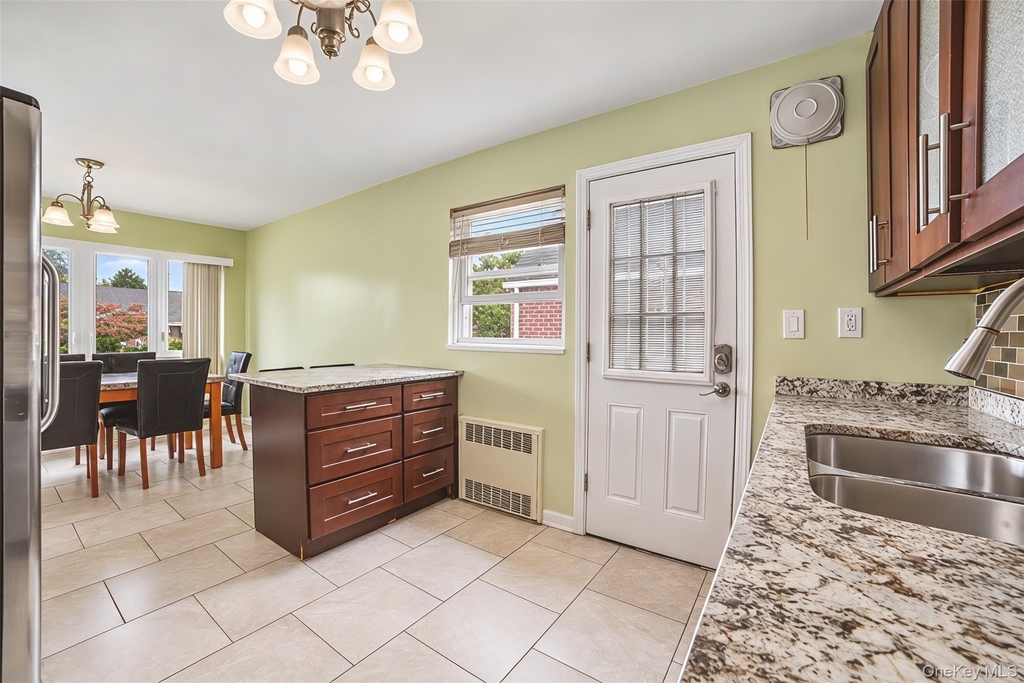 711 Covert Avenue - Photo 8