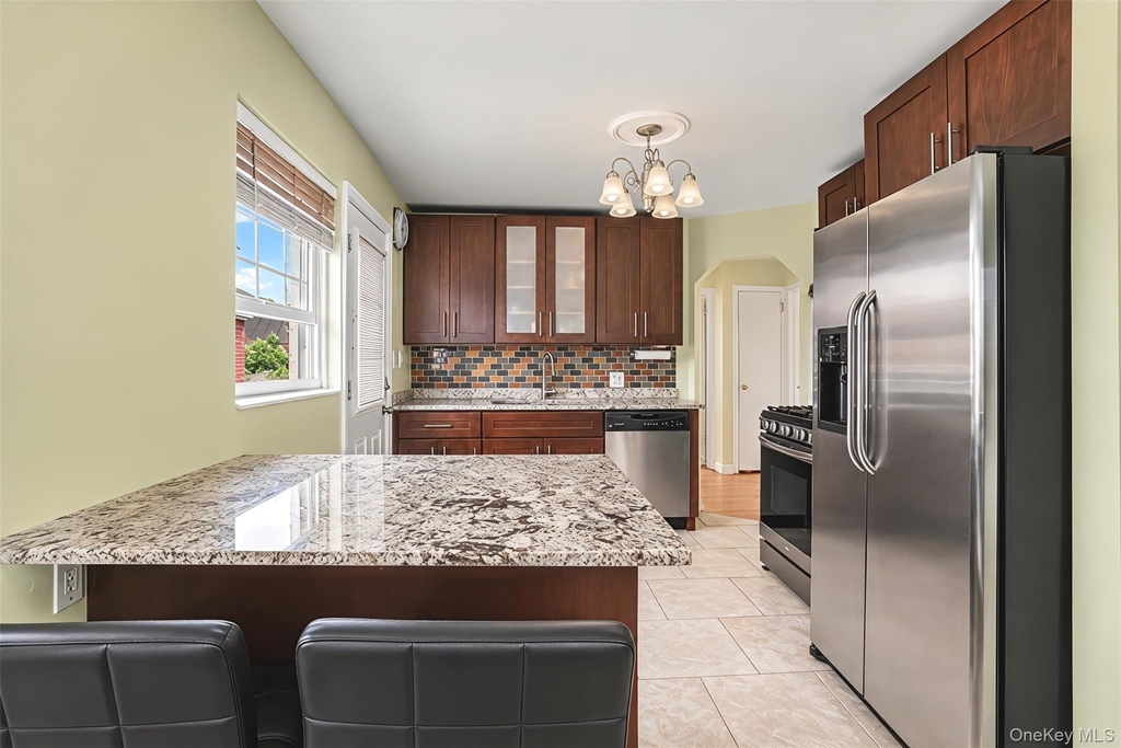 711 Covert Avenue - Photo 6