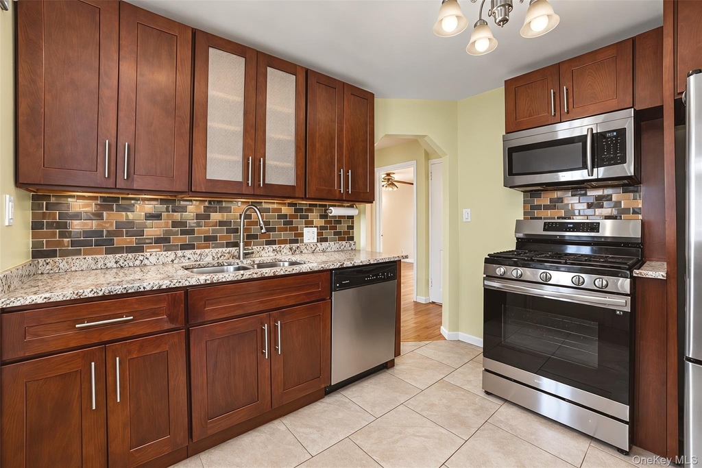 711 Covert Avenue - Photo 7