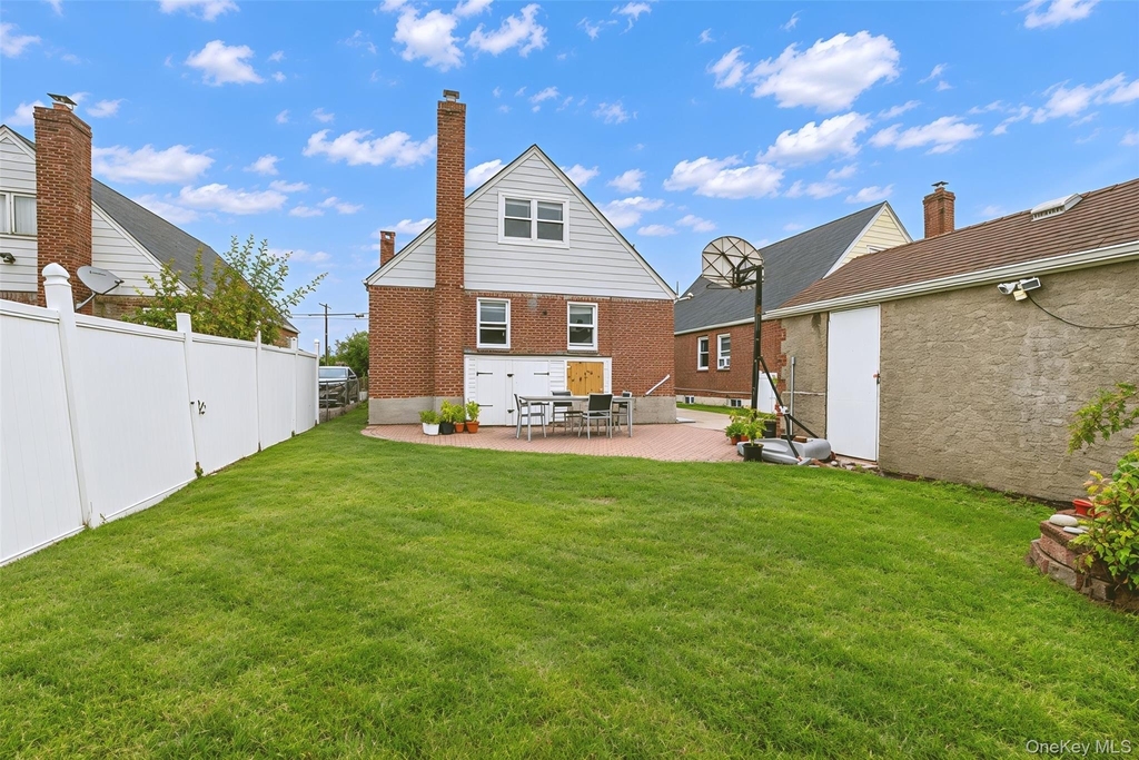 711 Covert Avenue - Photo 20