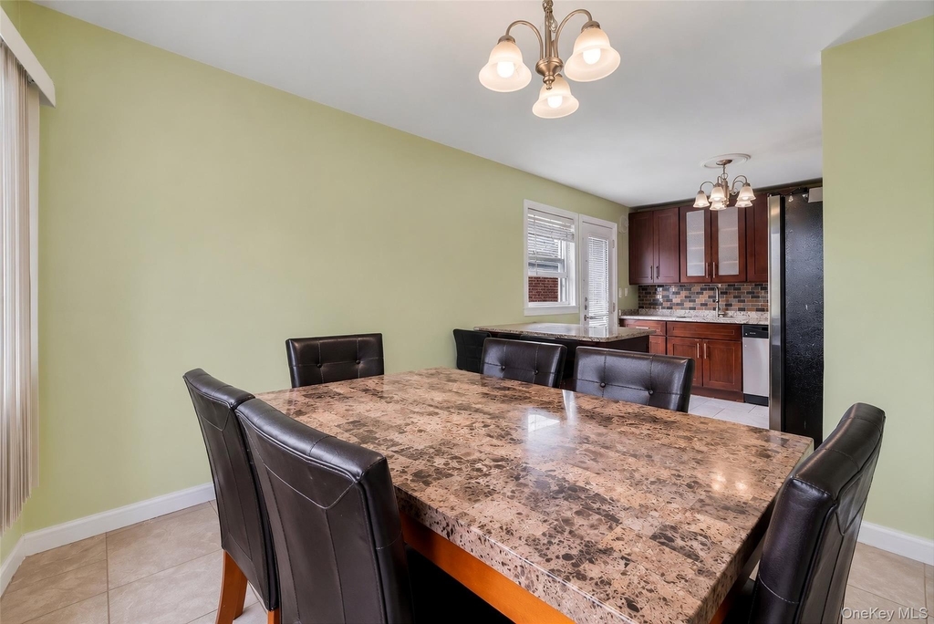 711 Covert Avenue - Photo 4