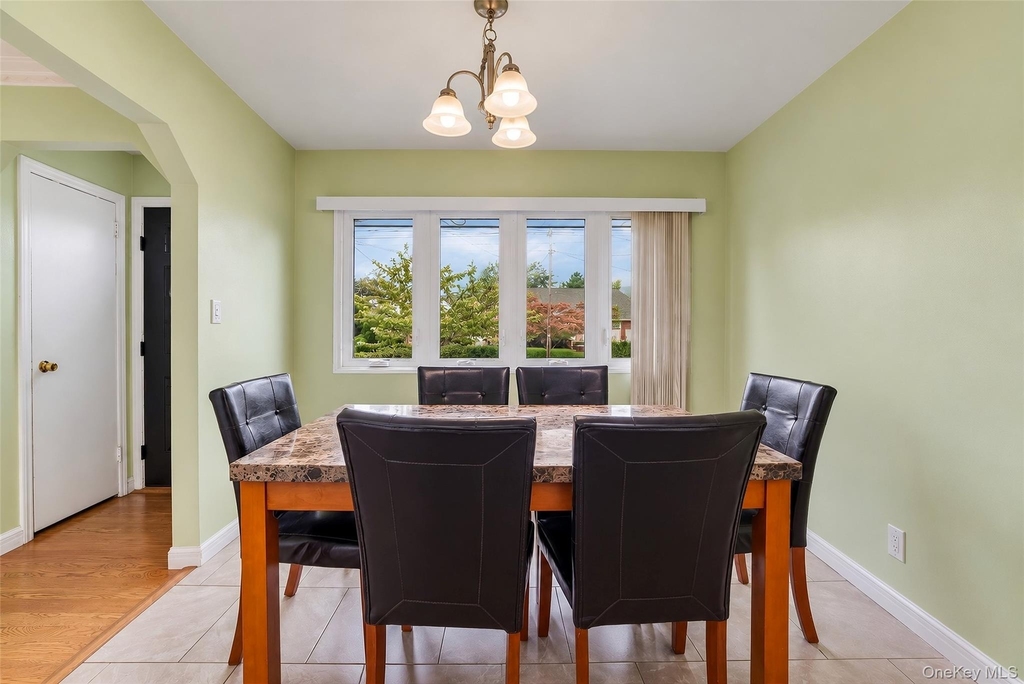 711 Covert Avenue - Photo 5