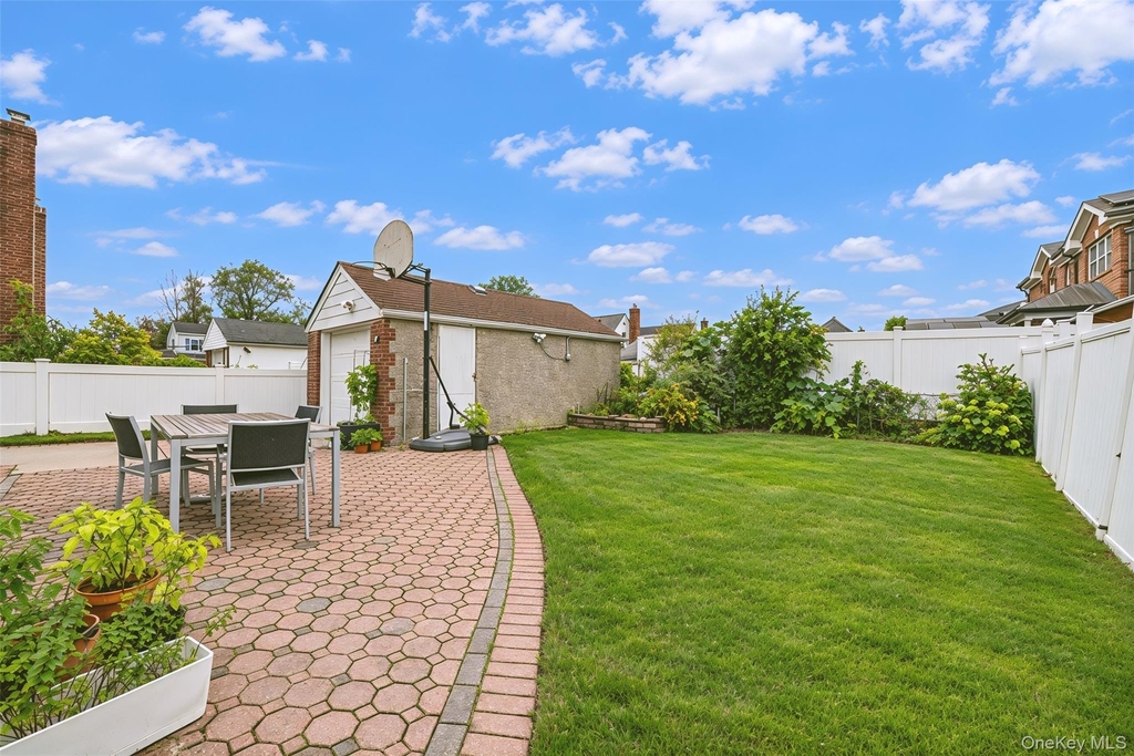 711 Covert Avenue - Photo 21